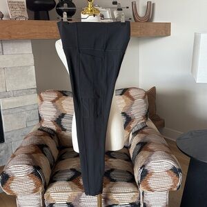 Athleta Salutation Cargo 7/8 Legging